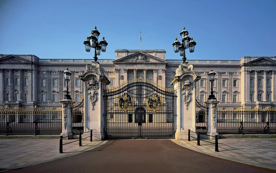 London: Changing of the Guard and Royal Palaces Walking Tour - Meeting Point at Green Park and what to expect on arrival