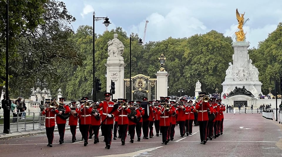 London: Changing of the Guard and Royal Palaces Walking Tour - FAQ