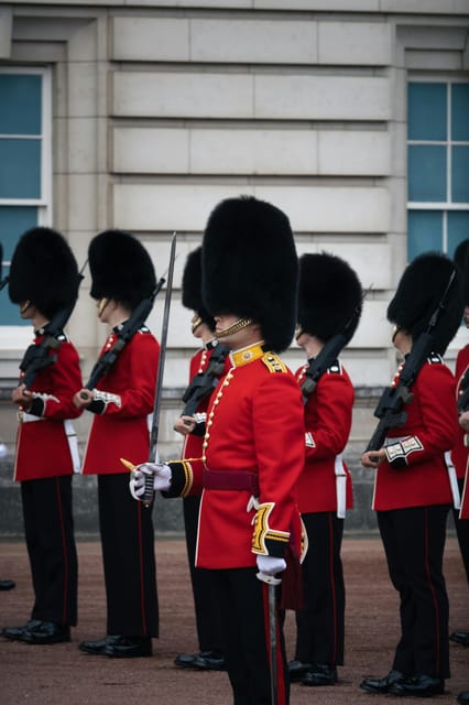 London: Changing of the Guard Experience and Landmarks Tour - Westminster Abbey and Parliament Square: why the viewpoint matters