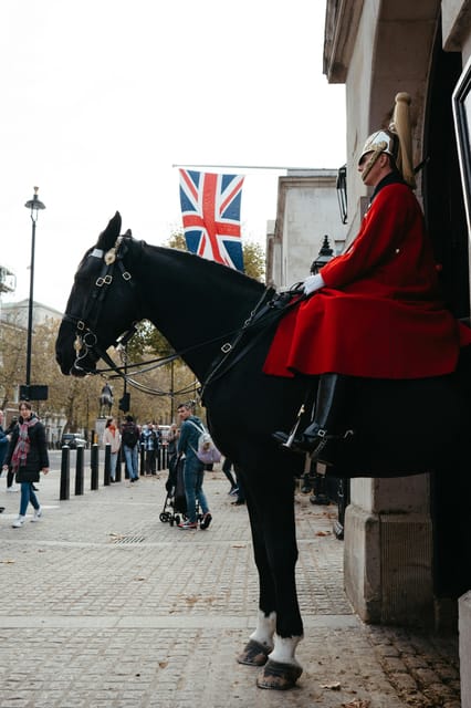 London: Changing of the Guard Experience and Landmarks Tour - Guide energy and language: you’ll get help, not just information