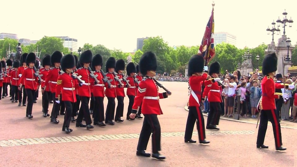 London: Changing of the Guard Guided Tour Experience - Price and time: Is $20 for two hours good value?