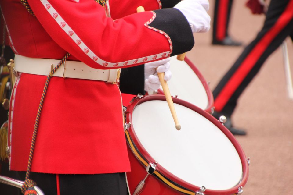 London: Changing of the Guard Private Group or Family Tour - Your 2-hour mission at Buckingham Palace