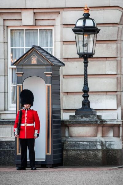London: Changing of the Guard Self Guided Best Locations - Why the Changing of the Guard at Buckingham Palace is worth timing