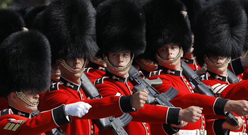 London: Changing of the Guard Walking Tour with Small Group - Changing of the Guard, but with better sightlines (and a guide who knows the beats)