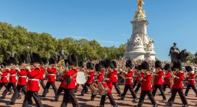 London: Changing of the Guard Walking Tour with Small Group - Buckingham Palace and St James’s Palace: what front-row viewing changes