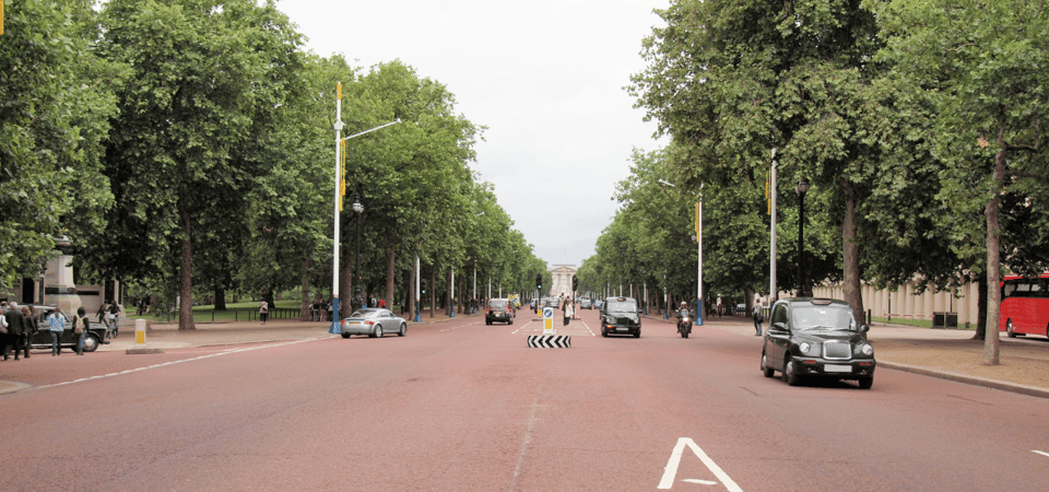 London: Changing of the Guard with a an APP - Practical Tips So You Don’t Lose Time in a Crowd