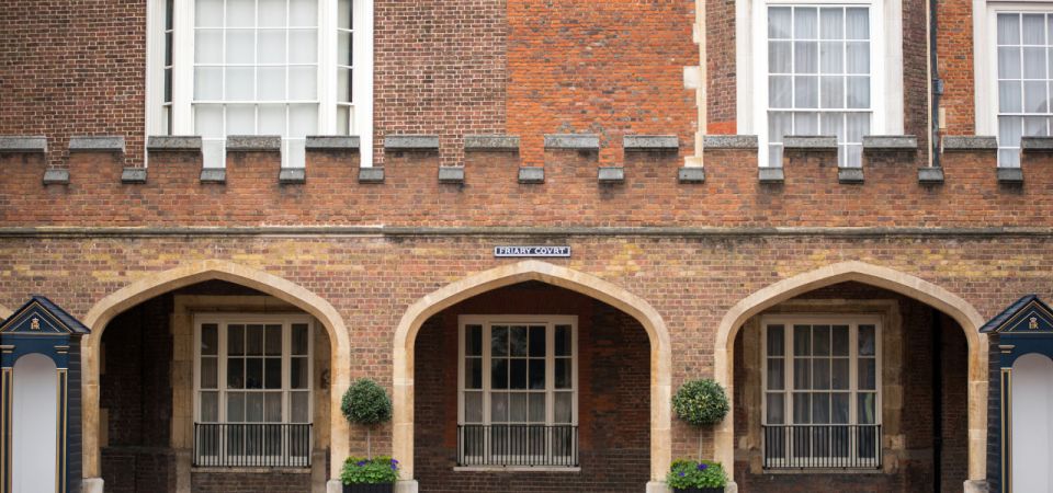 London: Changing of the Guard with a an APP - The Included Audio App: 10+ Narration Points and Permanent Rewatching