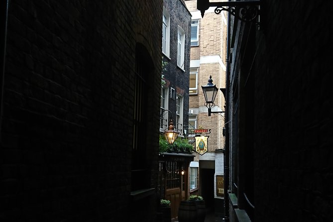 London Christmas Carol & Charles Dickens Small Group Walking Tour - Simpson’s Tavern: A Tiny Stop With Big Story Payoff