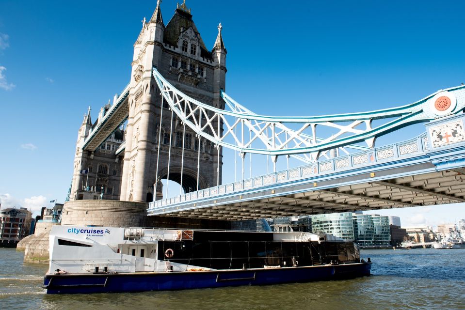 London: Christmas Day Sightseeing Cruise - Why a Christmas Day Thames cruise is such an easy win