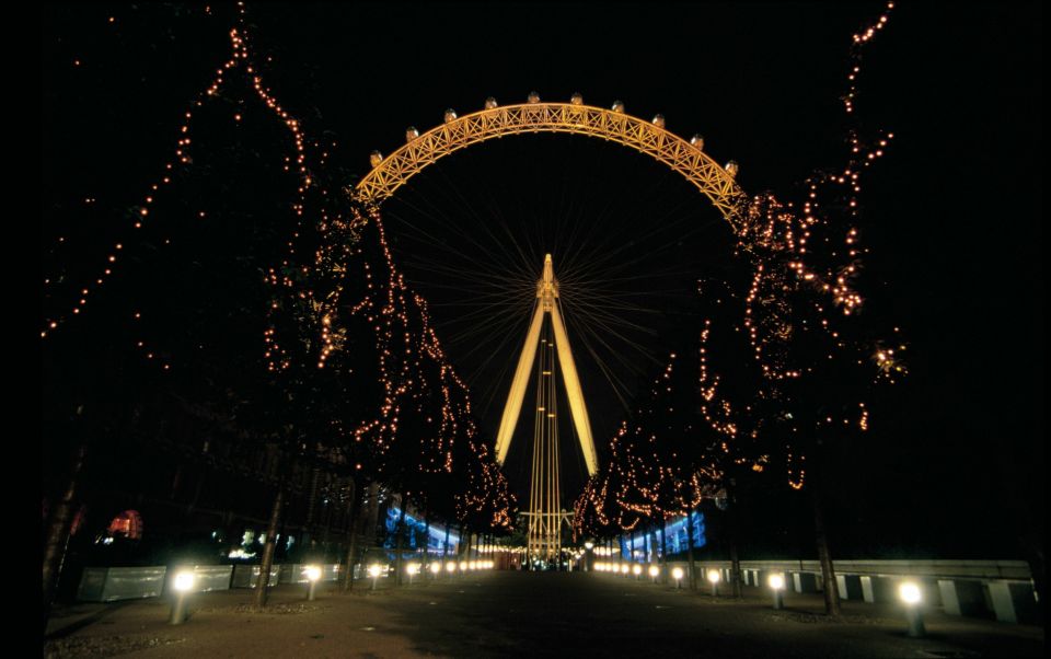 London: Christmas Eve City Tour with Dinner & Midnight Mass - Midnight Mass at St Martin-in-the-Fields: The emotional payoff