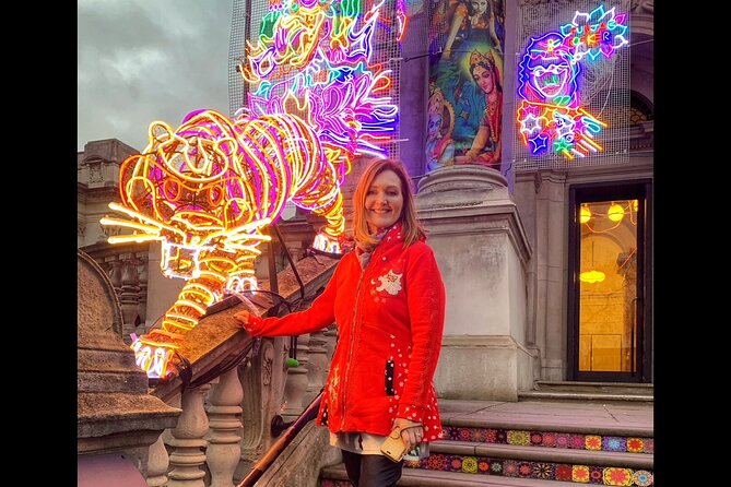 London Christmas Lights Guided Tour by Cab - Trafalgar Square: Norway’s Christmas Tree and the Daily Hanukkah Candle