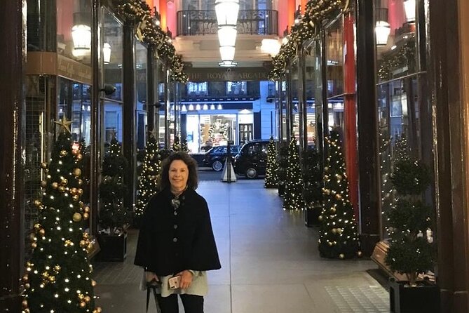 London Christmas Lights Private Tour by Traditional Black Cab - Price and group size: when the cost feels justified