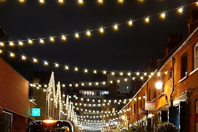 London Christmas Lights Private Tour by Traditional Black Cab - What to know about guides, facts, and how flexible the evening feels
