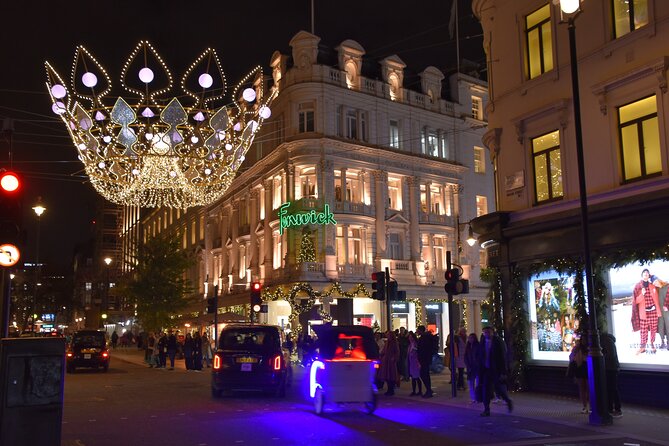 London Christmas Lights Private Walking Tour - Trafalgar Square: the Christmas Tree and a Norway connection