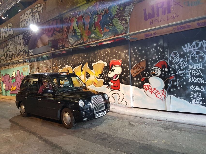 London: Christmas Lights Tour in a Black Cab - Your driver-guide: licensed taxi expertise with story power
