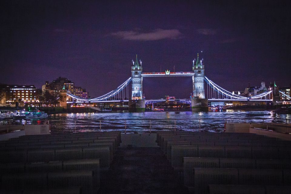 London: Christmas Party Dinner Cruise - Why a Thames Christmas dinner cruise feels different than dinner ashore