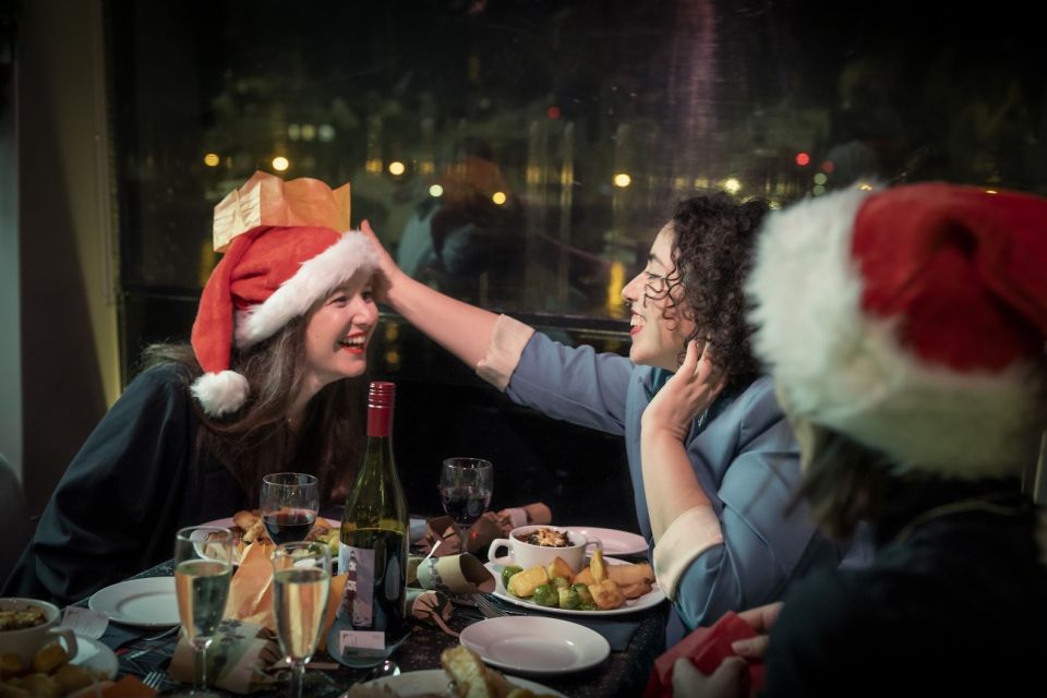 London: Christmas Party Dinner Cruise - The 4-hour Thames route: Tower of London to Canary Wharf views
