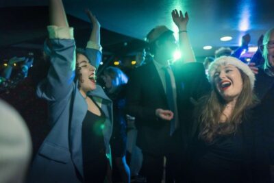 London: Christmas Party Dinner Cruise - Getting on board at Tower Pier (and why timing is everything)