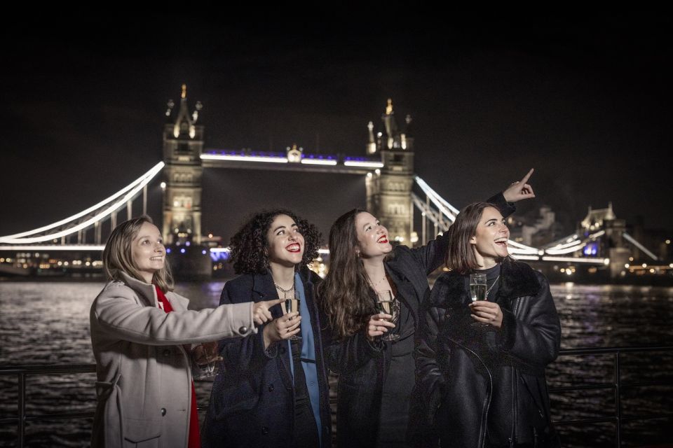 London: Christmas Party Dinner Cruise - DJ and dancing: what kind of party night to expect