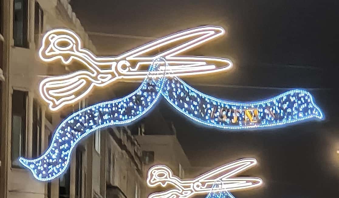 London Christmas Sparkle Walking Tour Small Group - Old Markets and Superstore Layouts: How to Shop Without Getting Lost