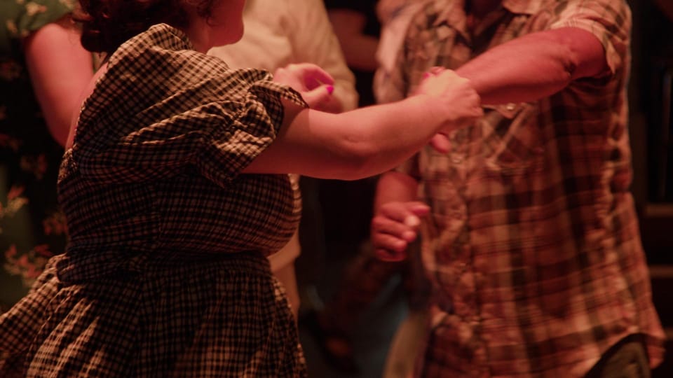 London: Country Music Party with Line Dancing, Two-stepping - Two-step lesson: Texas Two-Step for real beginners
