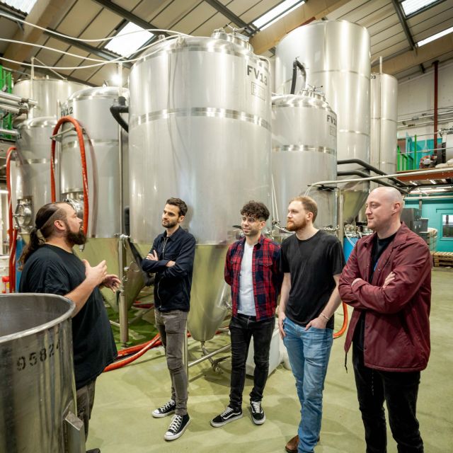 London: Craft Brewery Tour with Tasting of 4 Beers - London beer history, explained while you sip