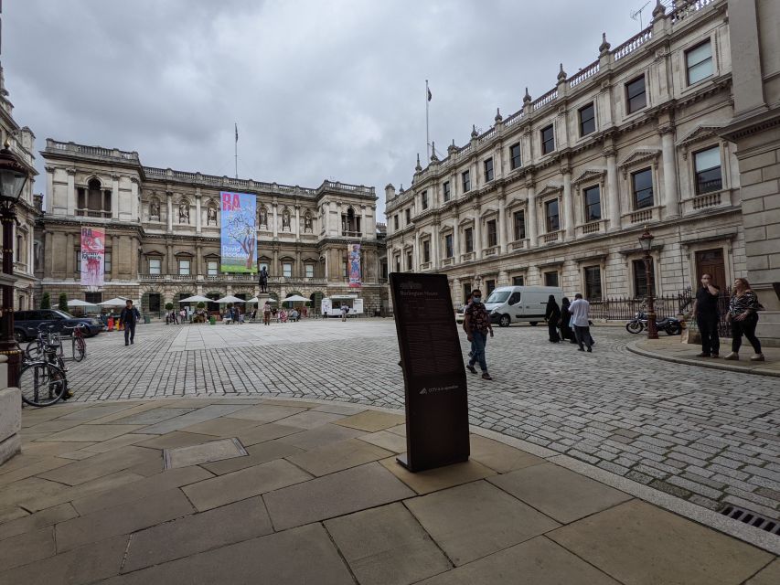 London: Custom Private Tour by Car - Trafalgar Square to Piccadilly Circus: Classic London in Orderly Pieces