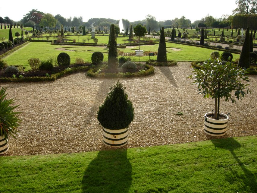 London: Customizable Walking Tour with Private Guide - St. James’s Park reset and ending at Nelson’s Column and the National Gallery
