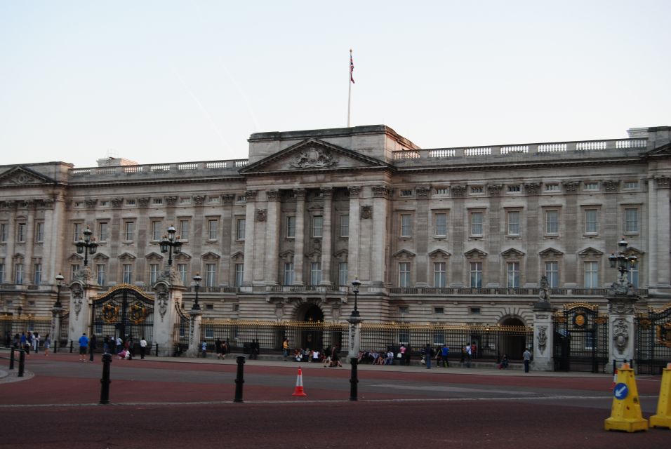 London: Customizable Walking Tour with Private Guide - Price and value for a group of up to eight