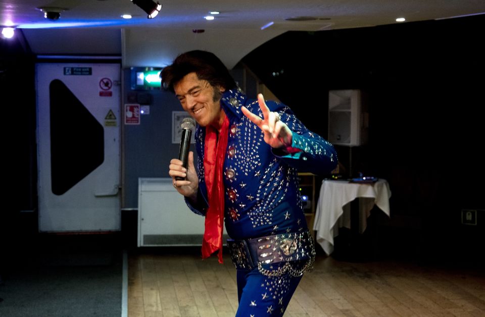 London: Dinner Cruise with Elvis Tribute on the Thames River - Who This Cruise Suits Best (and Who Should Skip It)