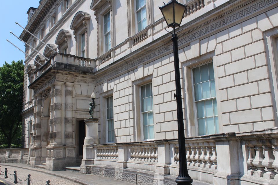 London: Downton Abbey Guided Walking Tour - Guide quality and group size: small enough to ask questions