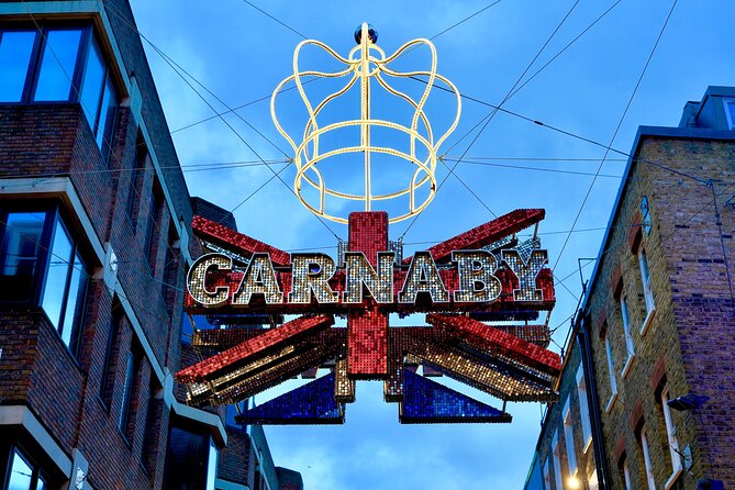 London Exclusive Christmas Lights Guided Tour by Black Cab - A private black cab route that feels built for the season