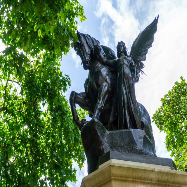London Family-Friendly Walking Tour with Fun Activities - Key highlights that make this tour work for families