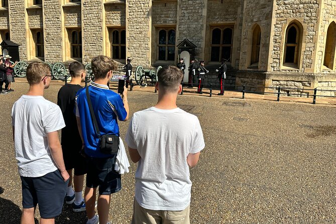 London for Kids Full Day with Westminster Abbey & Tower of London - Trafalgar Square: a short win between the big hits