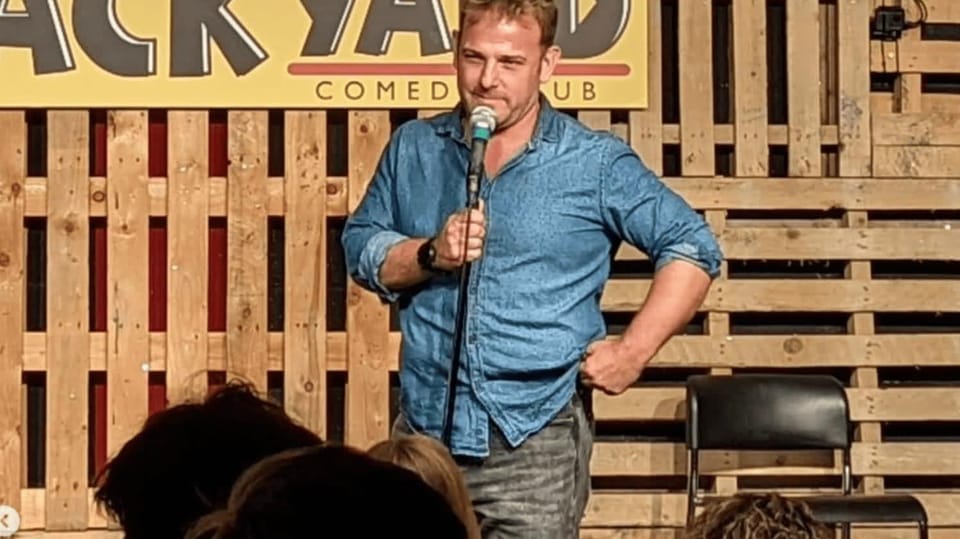 London: Friday Night at The Backyard Comedy Club - Drinks, pizza, and breaks that don’t kill the momentum