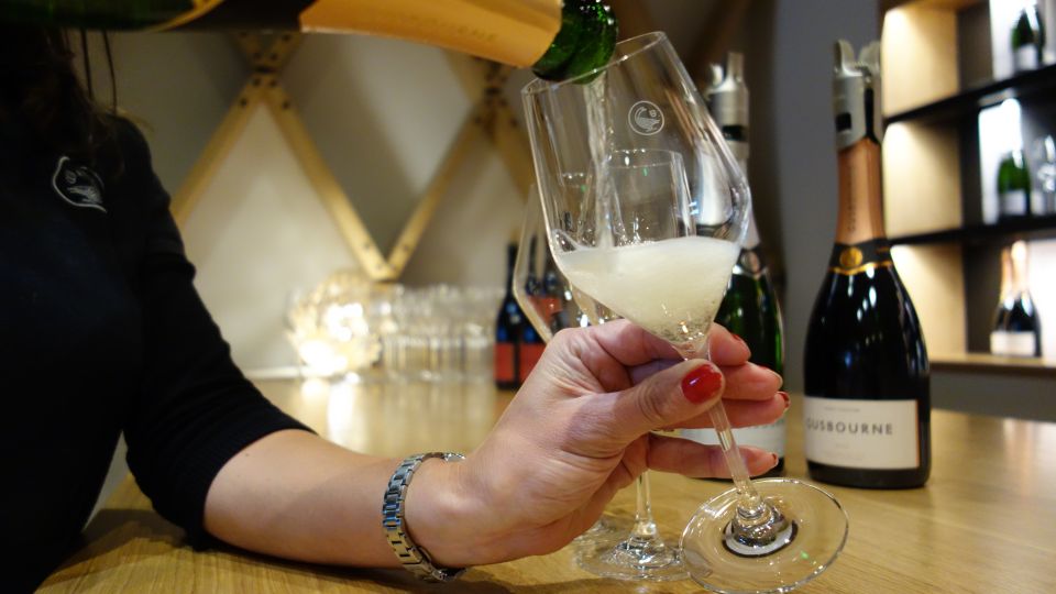 London: Full-Day English Wine Tour with Lunch - The vineyard picnic hour and the third tasting before the return