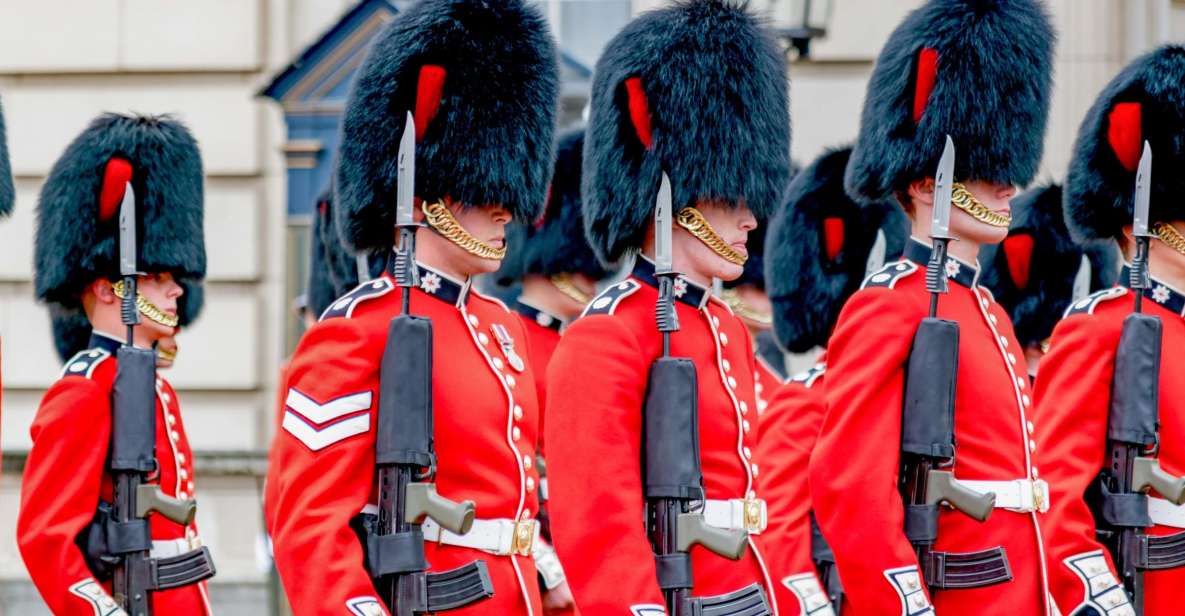 London: Full-Day Sightseeing Bus Tour with River Cruise - Buckingham Palace and the Changing of the Guards: photo stop with real uncertainty