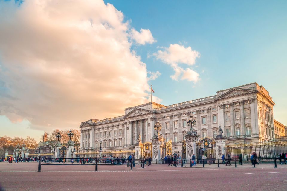 London: Full-Day Sightseeing Bus Tour with River Cruise - Thames cruise from Embankment: when the city slows down