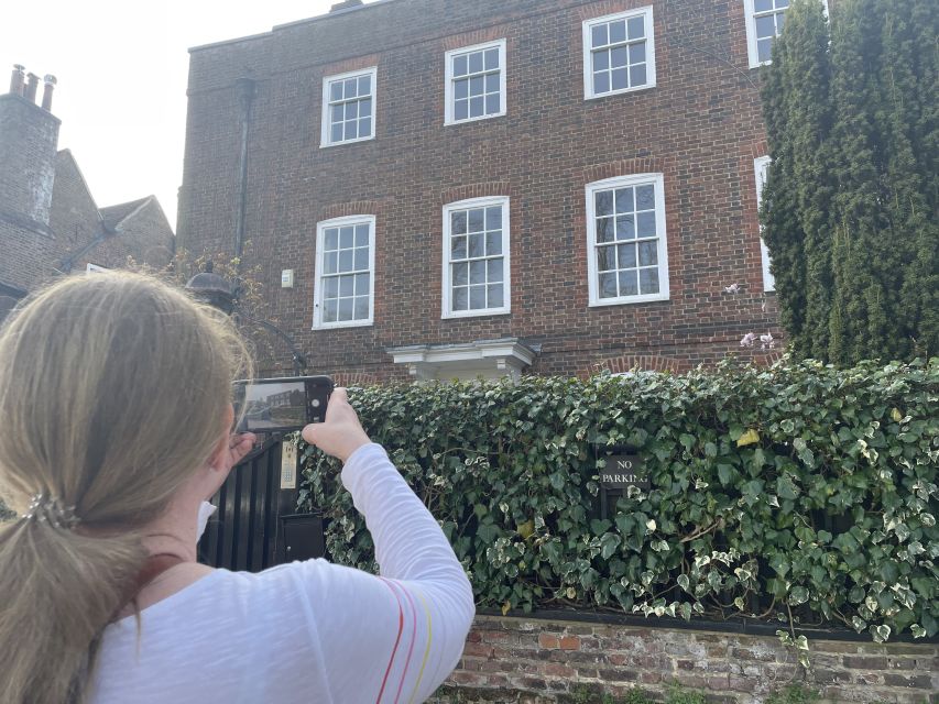 London: George Michael Tour by Black Taxi - North London Story Stops: From Family Home to a Dedicated Mural