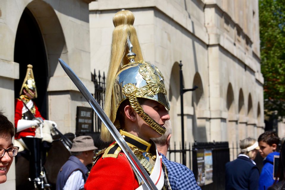 London: German-Speaking Guided Tour of Westminster - Downing Street and the St. James’s / Clarence House Pass-By Moments