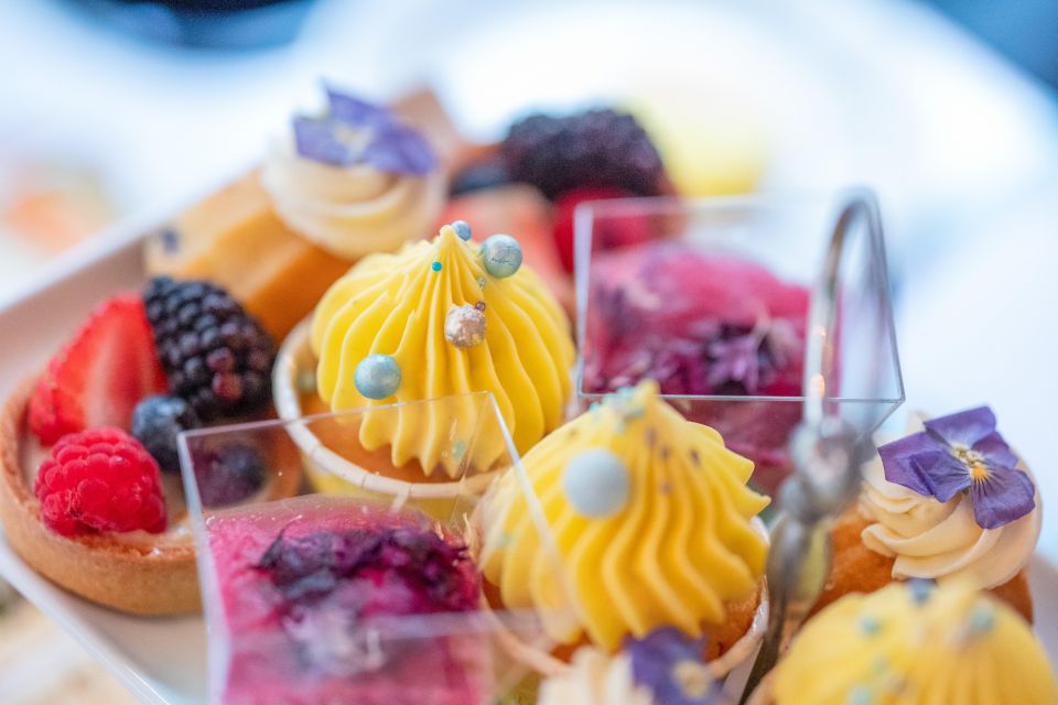 London: Gin and Afternoon Tea Bus Tour with Audio Guide - Key points worth knowing before you go