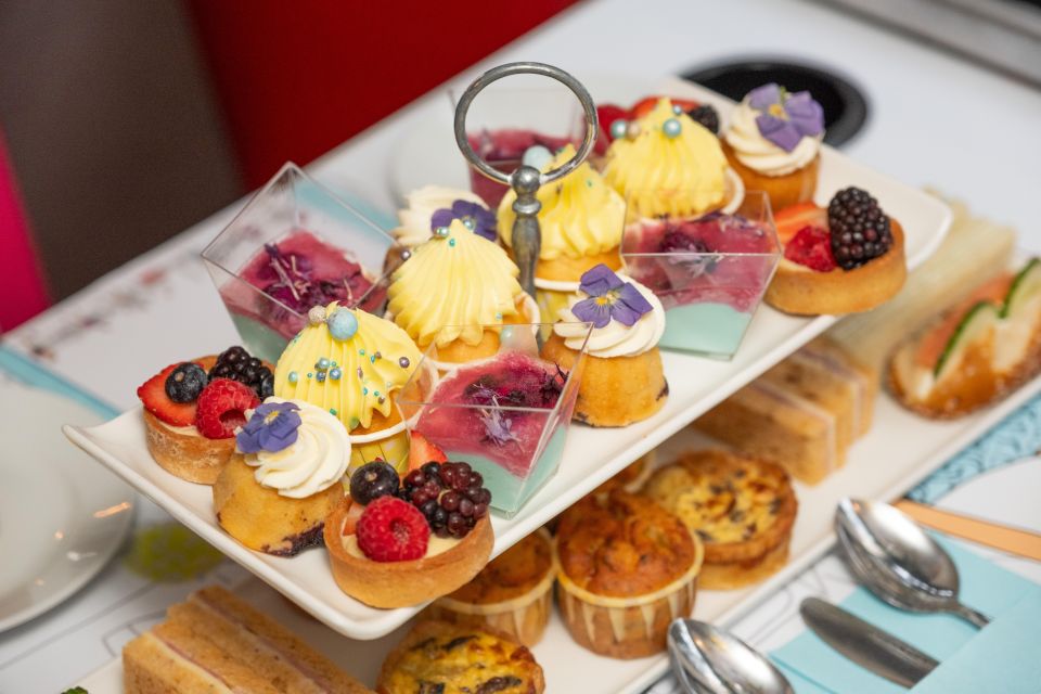London: Gin and Afternoon Tea Bus Tour with Audio Guide - When the weather and bus design affect comfort