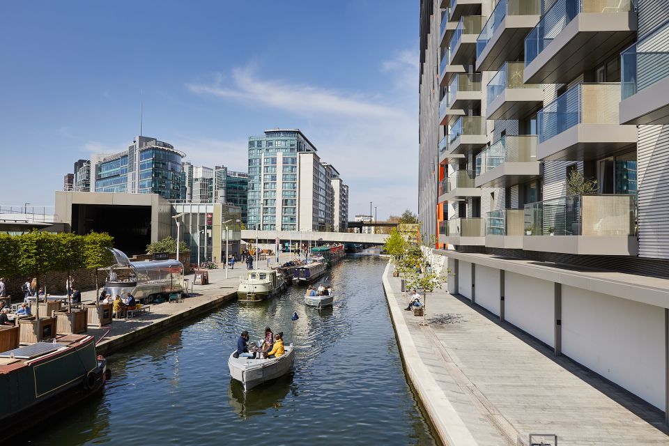 London: GoBoat Rental for Regent's Canal & Paddington Basin - Picnic planning on a moving table: what to bring and how to do it well