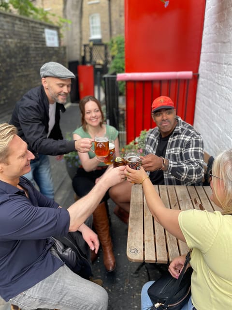 London: Great British Pubs Walking Tour - The pub stories: gangsters, stars, and the ghost tale