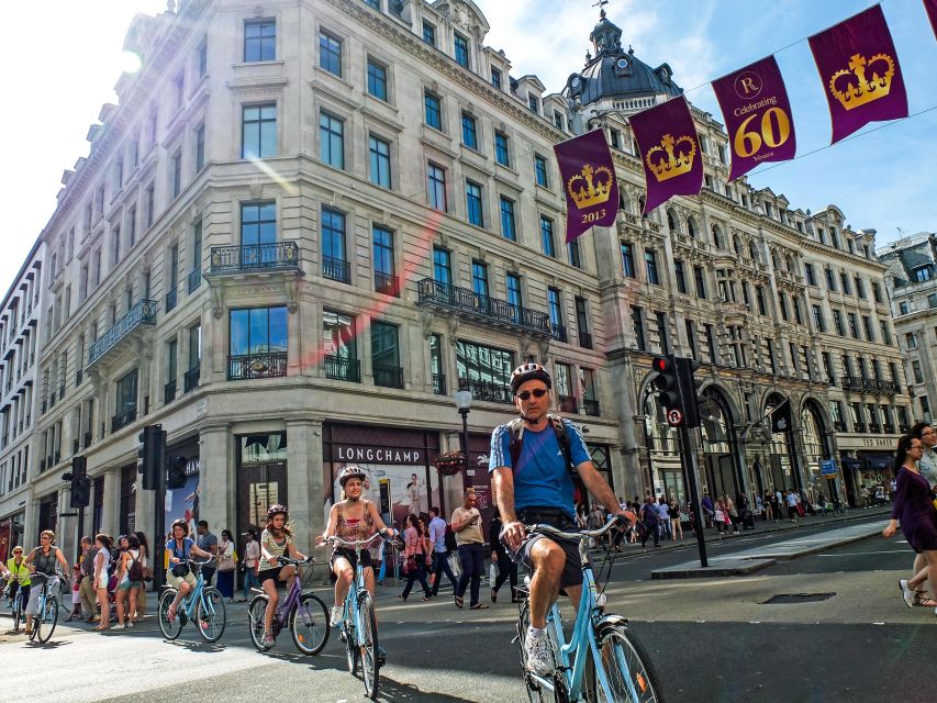 London: Guided Bike Tour of Central London - Westminster Abbey School courtyard and the Thames crossing moment