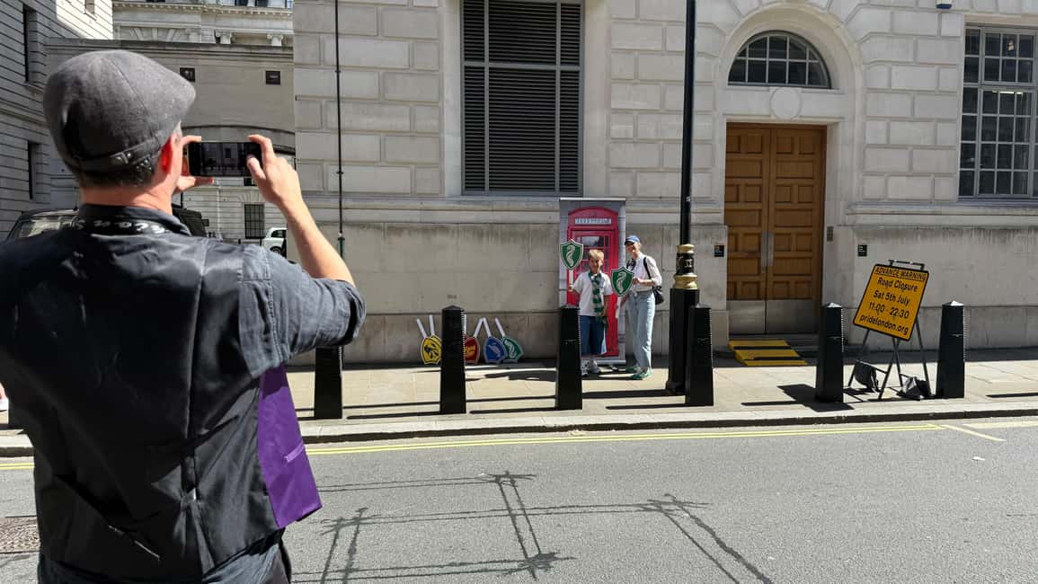 London: Guided Harry Potter Coach Tour of Locations - Knight Bus Squeeze: Street Physics for Movie Chaos