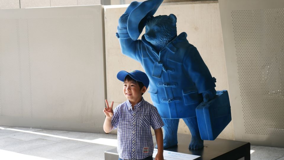 London: Guided Paddington Walking Tour - Paddington Station: the concourse statue and shop kickoff