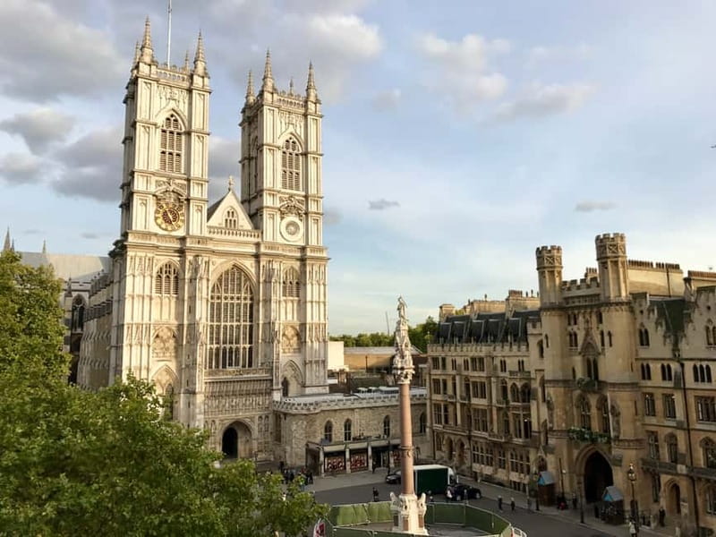 London: Guided Tour of Houses of Parliament & Westminster - Skip-the-line Westminster Abbey: seeing a landmark at its quietest