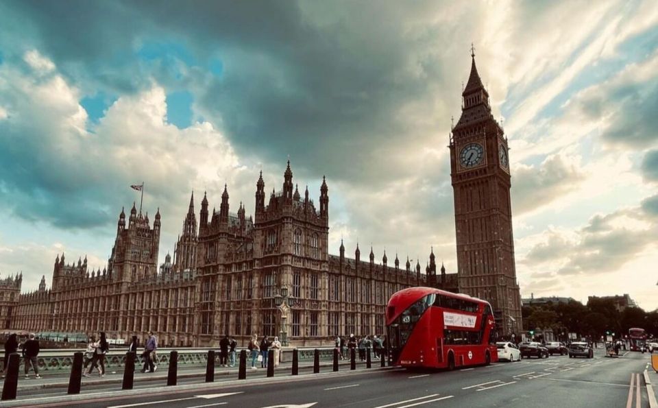 London: Guided Walking Tour with Changing Of The Guard - Parliament Square, Horse Guards, Whitehall, and the Walk Between Royal Worlds