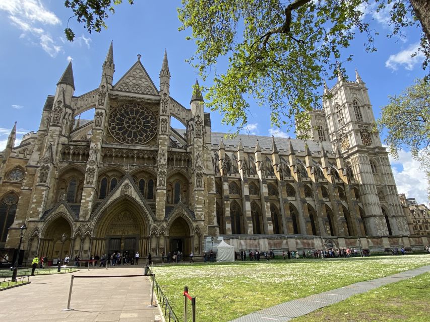 London: Guided Westminster Abbey Tour and Refreshments - Priority access: getting into Westminster Abbey without the crush